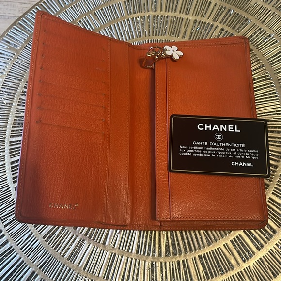 Well loved orange Chanel wallet - Picture 7 of 12